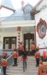 Mansion decks the halls and thrills families